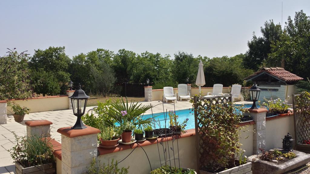 Les Tilleuls Bed & Breakfast Saint-Pe-Delbosc Exterior photo