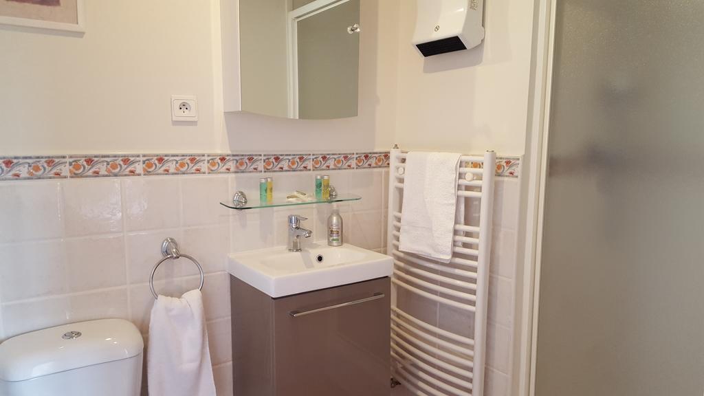 Les Tilleuls Bed & Breakfast Saint-Pe-Delbosc Exterior photo